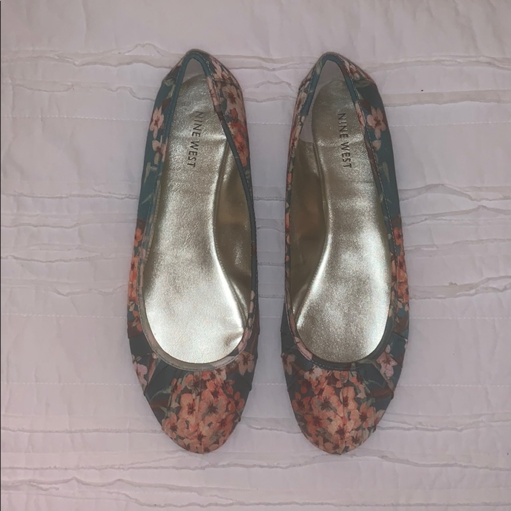 BRAND NEW Nine West floral flats